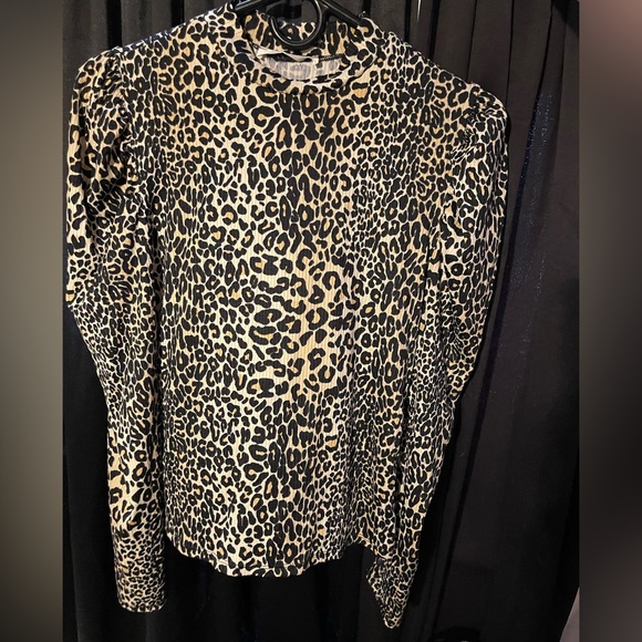 Tops - Leopard long sleeve polyester and spandex